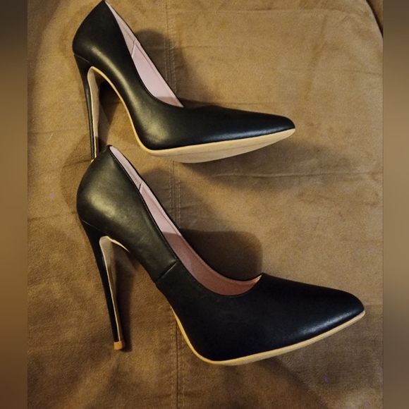 Elisabet Tang Heels - Picture 7 of 7